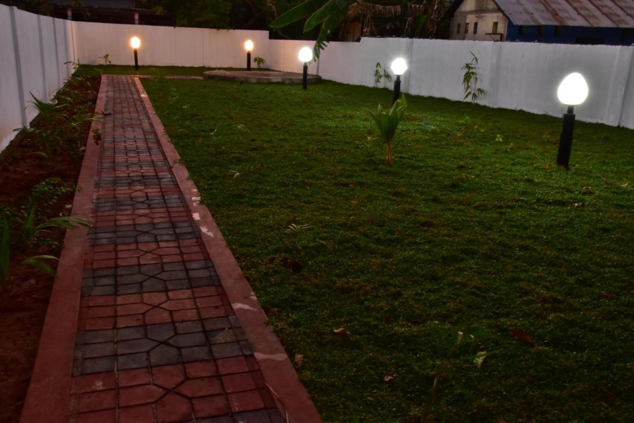 Peninsula Hotel Jaffna Exterior foto