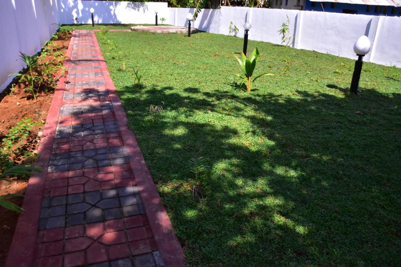 Peninsula Hotel Jaffna Exterior foto