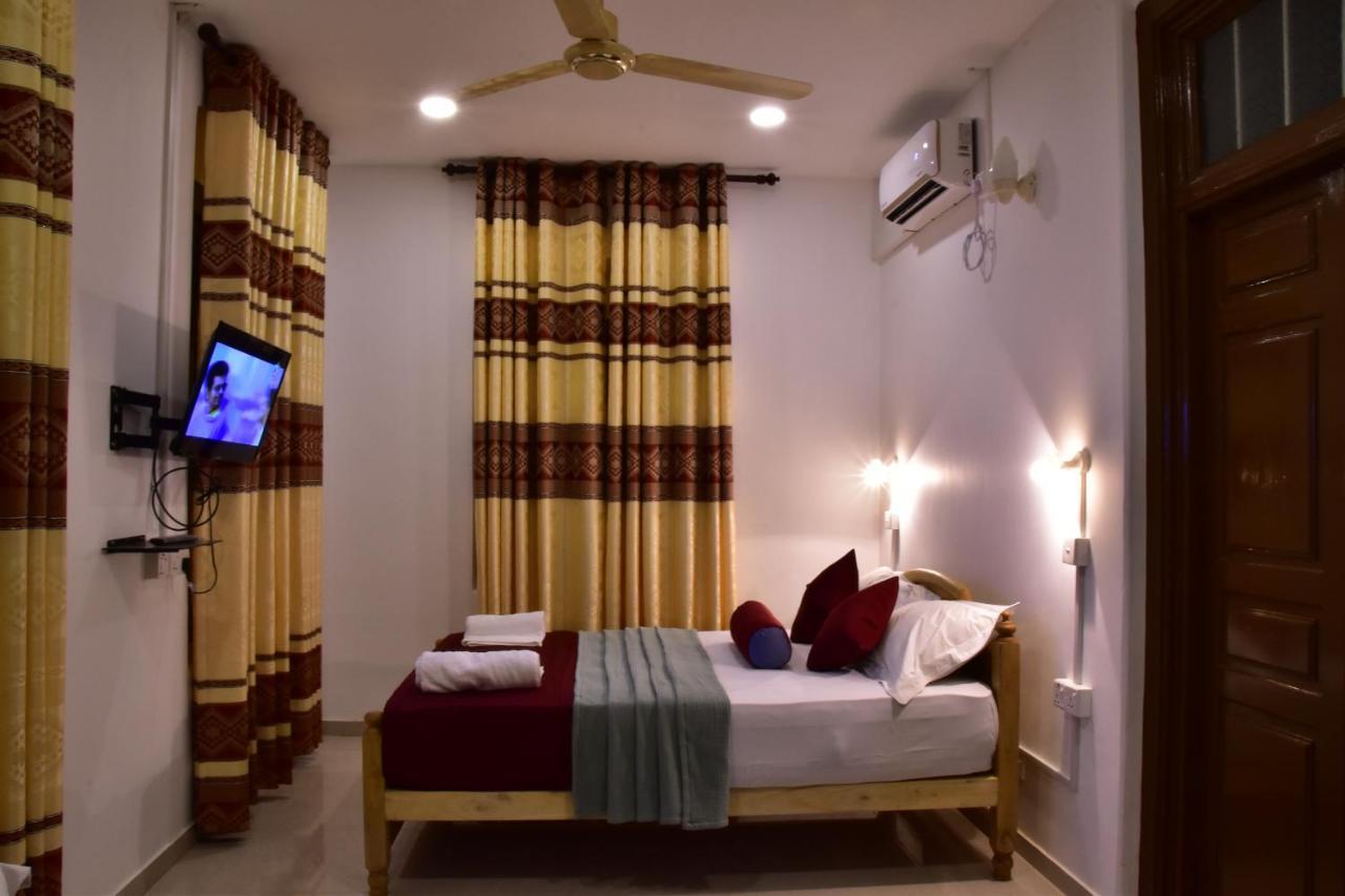 Peninsula Hotel Jaffna Exterior foto
