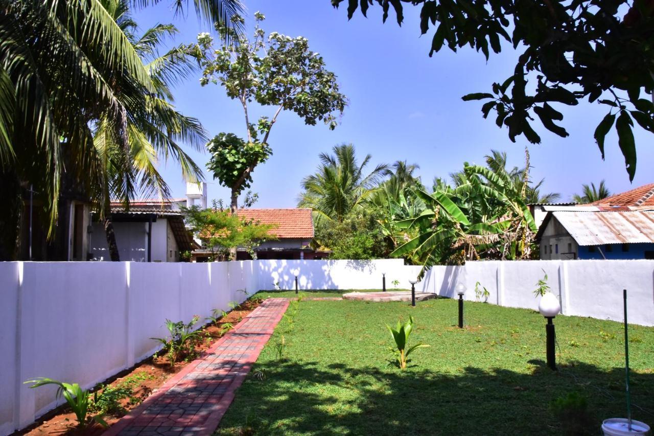 Peninsula Hotel Jaffna Exterior foto