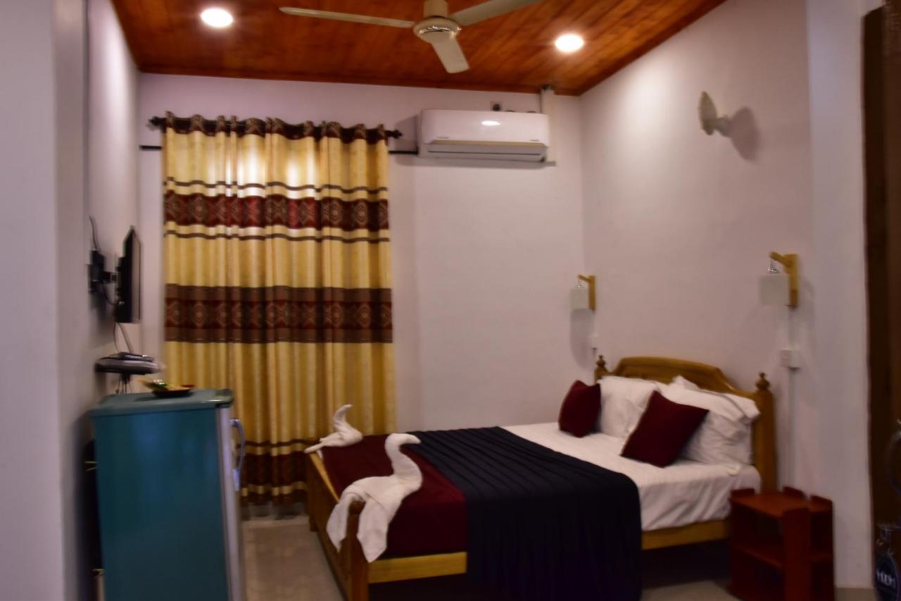 Peninsula Hotel Jaffna Exterior foto